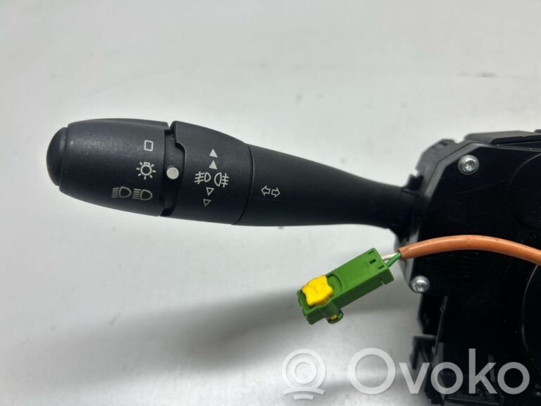 7517734a5f7abc3f4aa44b6ce395ab65-32690020cb1636d5984a2354640c16ac_light_switch