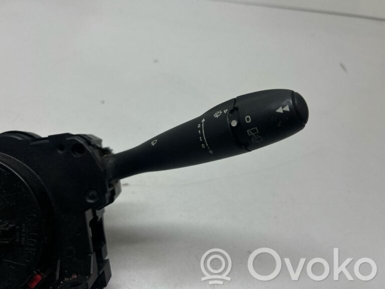 7b7232e8a1a2bd7c8f7529d68d0f0c9b-f1d88e2c252ab2c19e3e5c48d1915485_light_switch