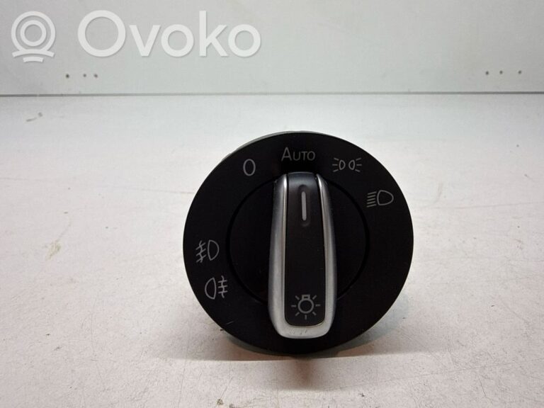 7c4e8e21a2a05931932431df8d62f3bc-f886f2e33f675afec558c2b38659cc83_light_switch