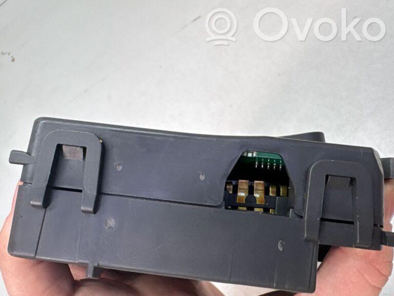 7de516c3e99f6a76f16c014aa6b4b293-a4d6526cdfae04a40876bea7949317e2_wiper_control_stalk