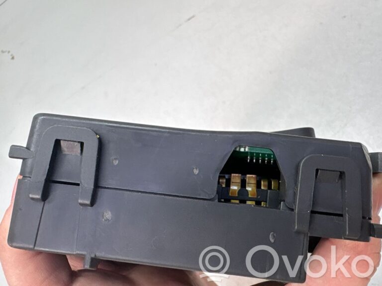 7de516c3e99f6a76f16c014aa6b4b293-a4d6526cdfae04a40876bea7949317e2_wiper_control_stalk
