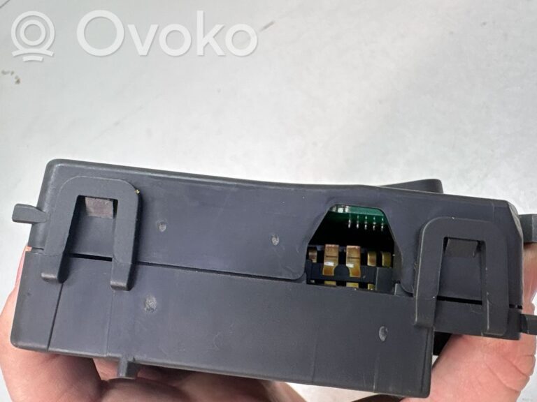 7de516c3e99f6a76f16c014aa6b4b293-a4d6526cdfae04a40876bea7949317e2_wiper_control_stalk