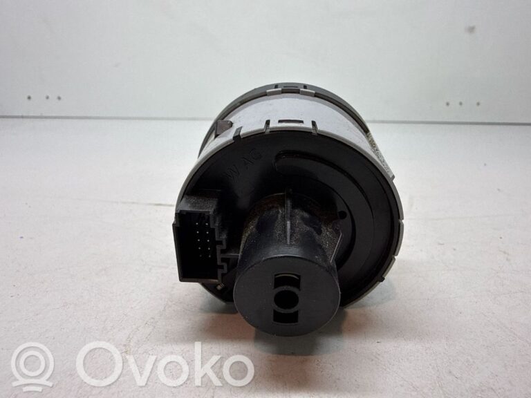 8a63e855d6eb9d6773d2ffc361f6b9b8-70a11ab65979f191b3c934d41cec20d5_light_switch