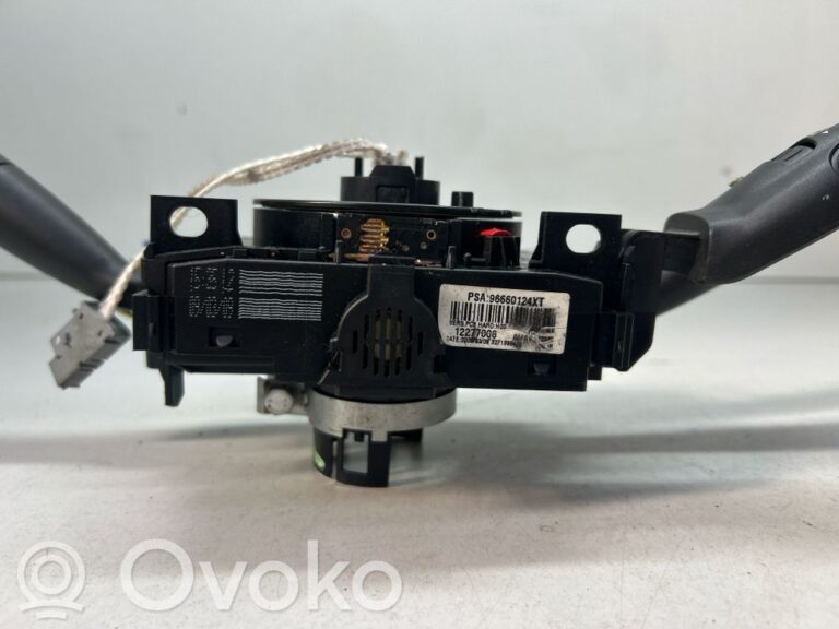 8b3d56d032fd7b4e3db9090d9dd53f79-02205006edb58a1f78d8447341049c9a_light_switch