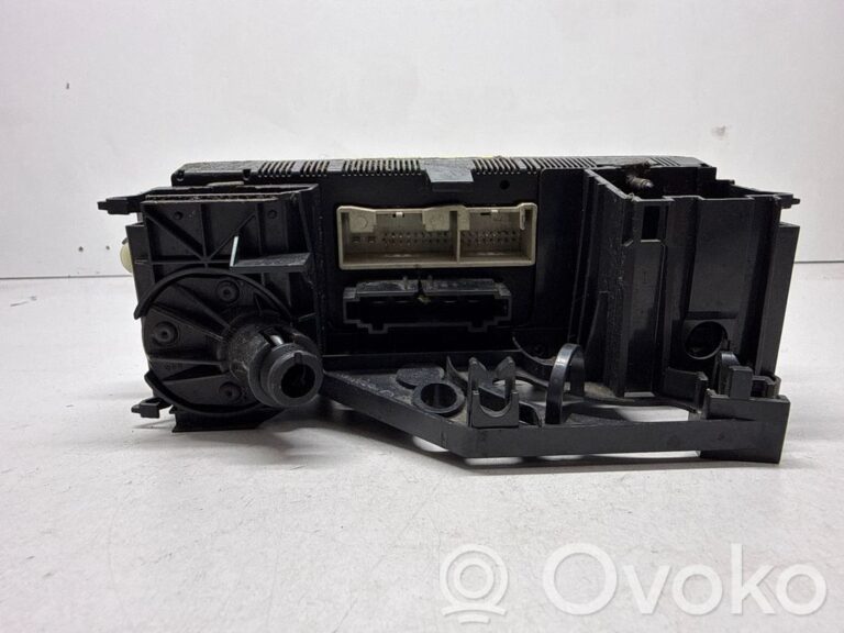 927383111a850e1c920b3c780471d467-8d79d838eb2fc4200b9e54854ec30da5_climate_control_unit