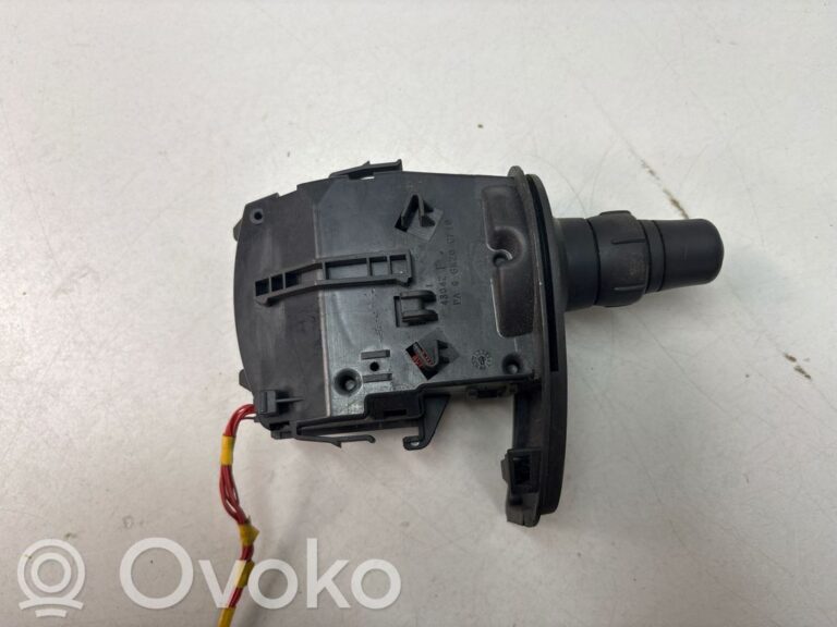 937562e36298139342acfd56a703e074-f4e77227a0180bc821295b6221af5ba1_wiper_control_stalk