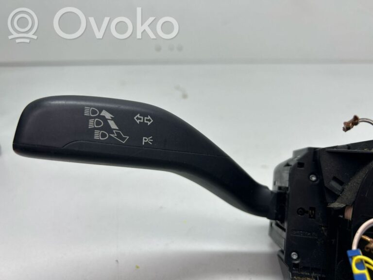 93d7aab3e9aa8fd20ee51d9f672c342b-volkswagen_polo_v_6r_wiper_turn_signal_indicator_stalk_switch