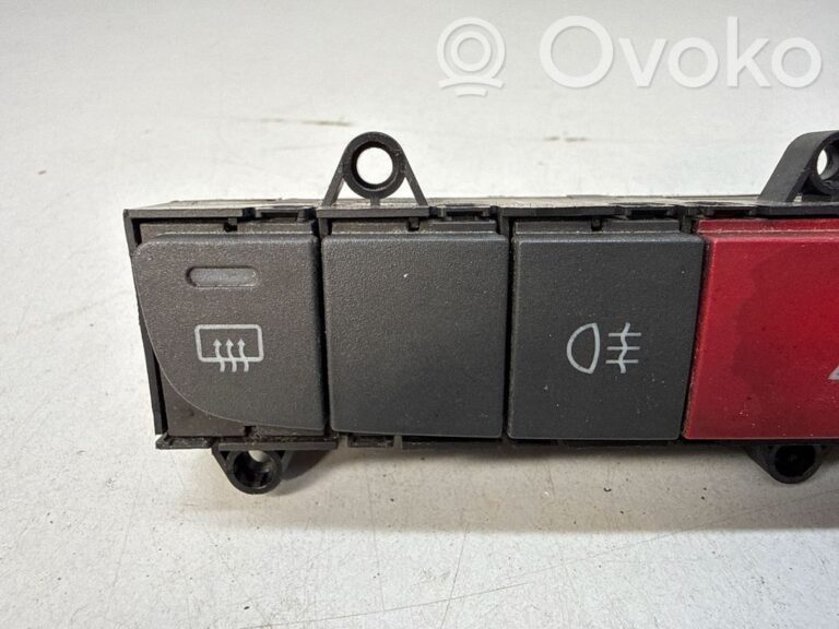 97f259785f38b5f913f7320b092127bf-18536eee6ab8896b4ad841fbfc5765c4_hazard_light_switch