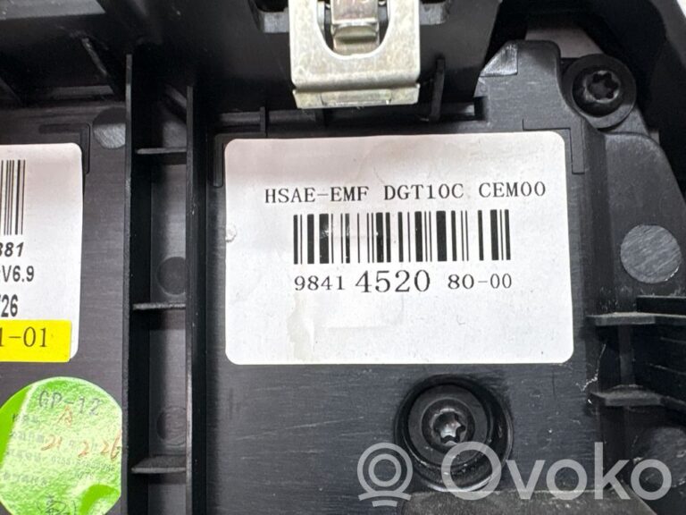 9da56b50306f2756e260ccbf06859c80-de893c359ef5112ec243e40fe3a86888_screen_display_small_screen