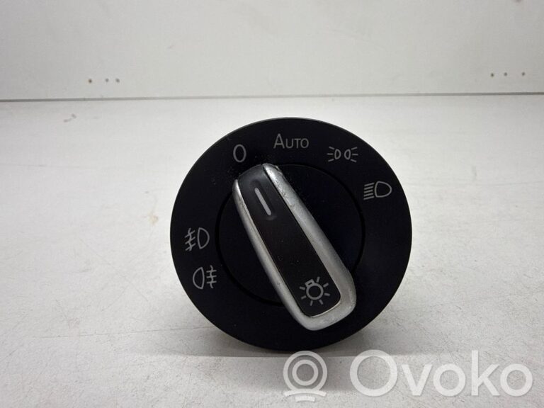 a25f3a76ba637616940deff93f28ff5c-88ed9f2cbdd038ce28e965c934bc10fb_light_switch