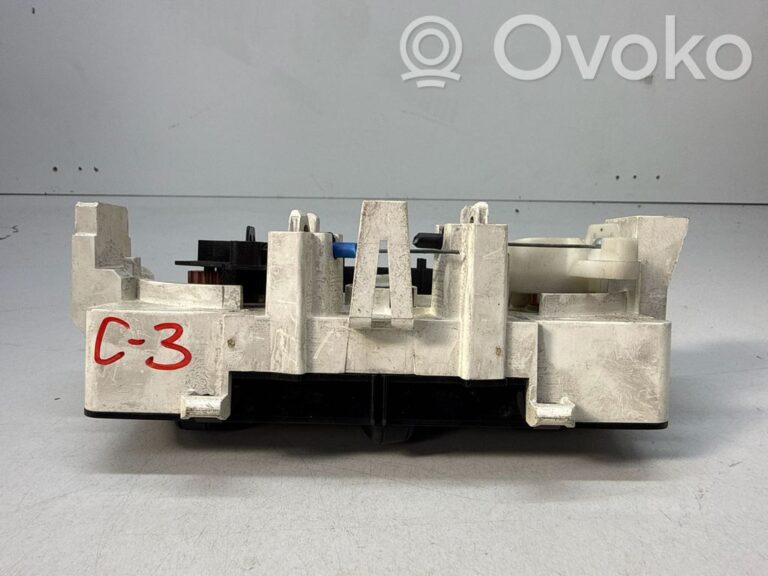 af58eb71e430acc7160a392fb0ec20e7-189dad319daffd1dd7867349e858802d_climate_control_unit