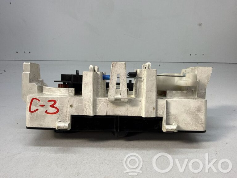 af58eb71e430acc7160a392fb0ec20e7-189dad319daffd1dd7867349e858802d_climate_control_unit