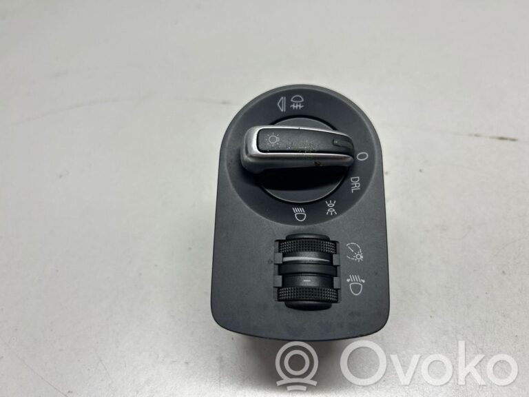 b0c9d7773e73e20f958010b394a6ef5f-14d72061c5bf564b624f1626ed4de791_light_switch