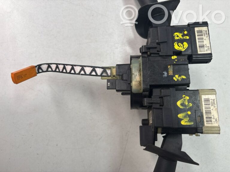 b68598e3416bd44bc804debe0de64666-a452c6aff5b7e91cfe4216e708b9a18e_wiper_control_stalk