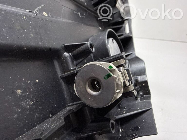 c33b6de2b73a58a65ae13430350ecaa4-ec0963ac057901352ba3f91844ad26f4_headlight_headlamp
