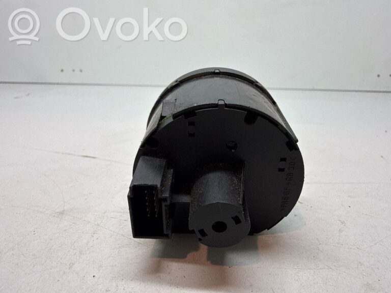 c9827bf1ea05add64bc5bc148e71d1ee-4a320cfd2f44ff3198e8464dc1703c2c_light_switch