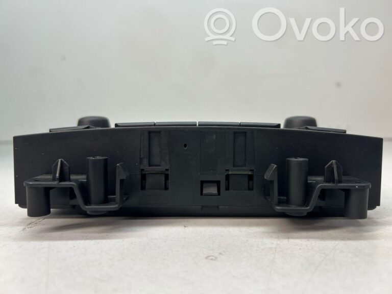 d5c1a71a0da2b4e3f59b34f0a17b8c17-d56b3c84b17f7cbda5af911c3a28ceb5_climate_control_unit