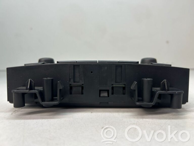 d5c1a71a0da2b4e3f59b34f0a17b8c17-d56b3c84b17f7cbda5af911c3a28ceb5_climate_control_unit