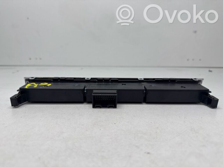 dfde99141f076a3dfa17b9204e24747d-40725e8951b06e84c8a8e6aa40c7e773_hazard_light_switch