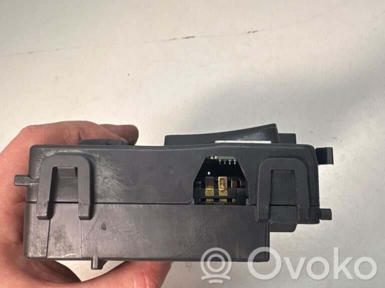 e1779ade11fbd395092dfa63cca3c942-125c2bde552aa19a2c607da9dae66d57_wiper_control_stalk