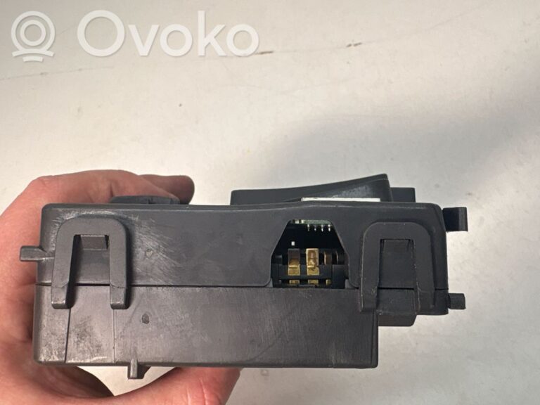 e1779ade11fbd395092dfa63cca3c942-125c2bde552aa19a2c607da9dae66d57_wiper_control_stalk