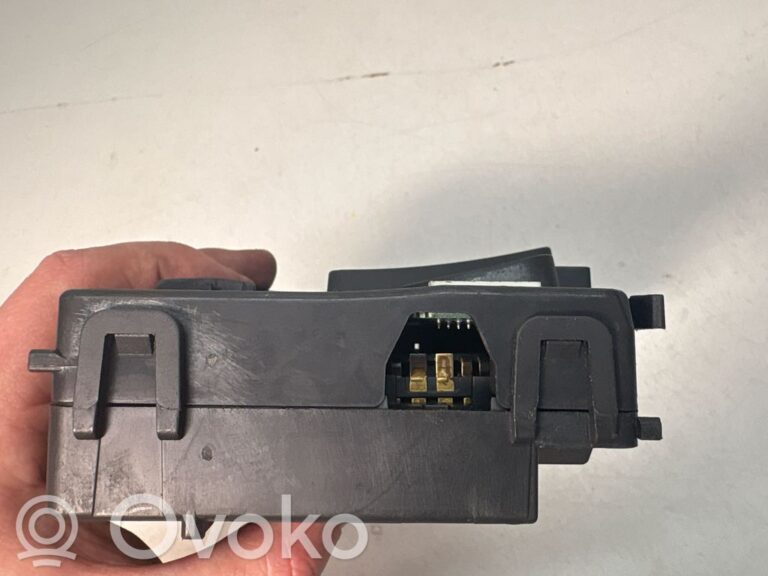 e1779ade11fbd395092dfa63cca3c942-125c2bde552aa19a2c607da9dae66d57_wiper_control_stalk