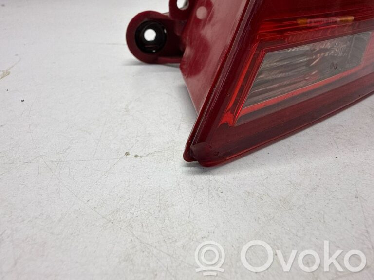 e56426783588e0e754c2611276635938-cde6d44887bcfda58fb52dbc0af8f329_rear_tail_lights