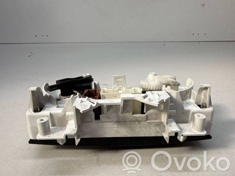 ea7d58825f1f7e7935fd84f8dcc0f2dd-5c9e1317bf81545821b2c8733c4afd19_climate_control_unit