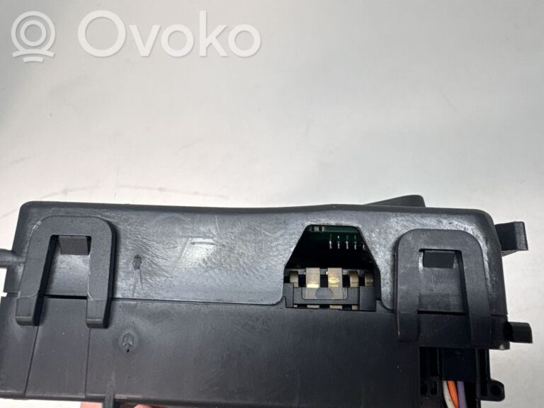 ef10e4bf26413fd5c4f18070fa6f2d82-18214cbaa4a26d36cac52a87948f6ab7_wiper_control_stalk