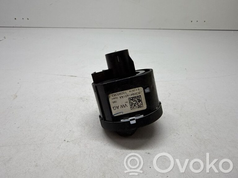 f5476cc5c438d13da89630db9f4cc4ed-15076c556c102fb52fd164170390a4ee_light_switch