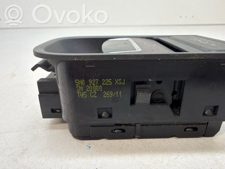f6efcdfb3e8251ae34de27727f45bfec-079e7c2ed4092345e4d386bcb53a5437_hand_parking_brake_switch
