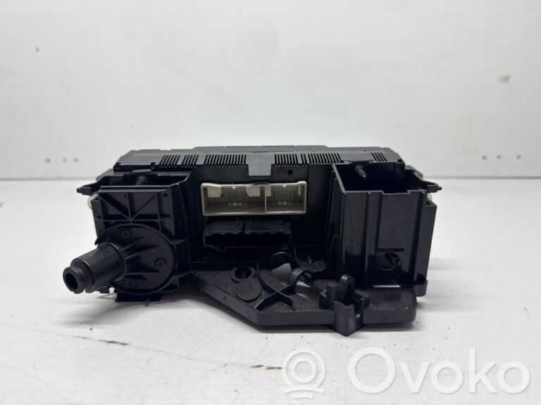 f73db5549b492a4422f7978a9ab5b3ba-f92663430e1d71bc407e3c6d8266d7b3_climate_control_unit