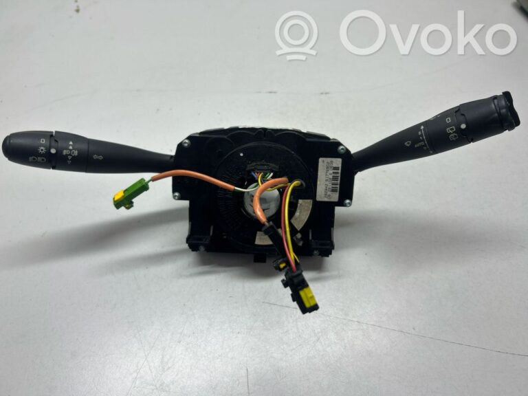 fc5b0ba6528de2bb5bd2d5297afd6b57-2145e6c126825762534abc7583a9446d_light_switch
