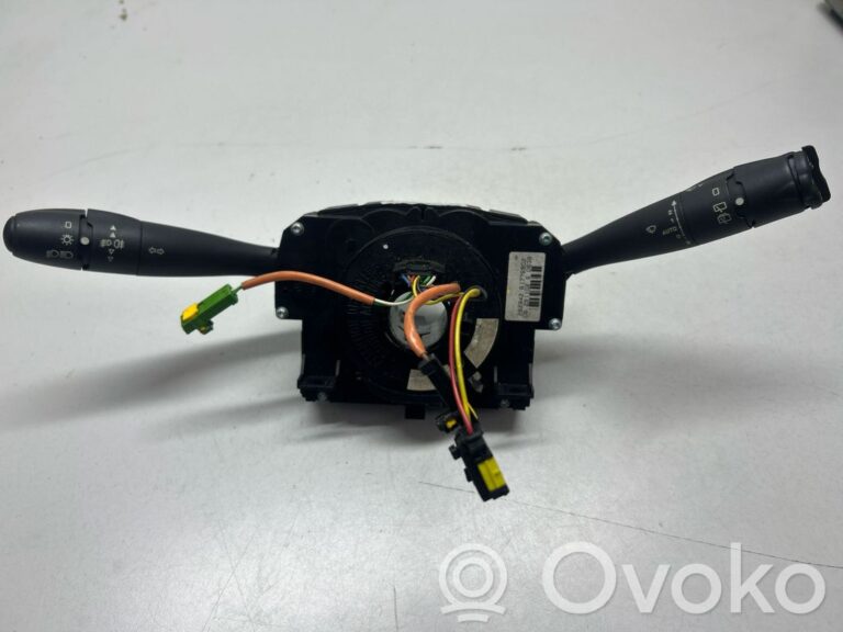 fc5b0ba6528de2bb5bd2d5297afd6b57-2145e6c126825762534abc7583a9446d_light_switch