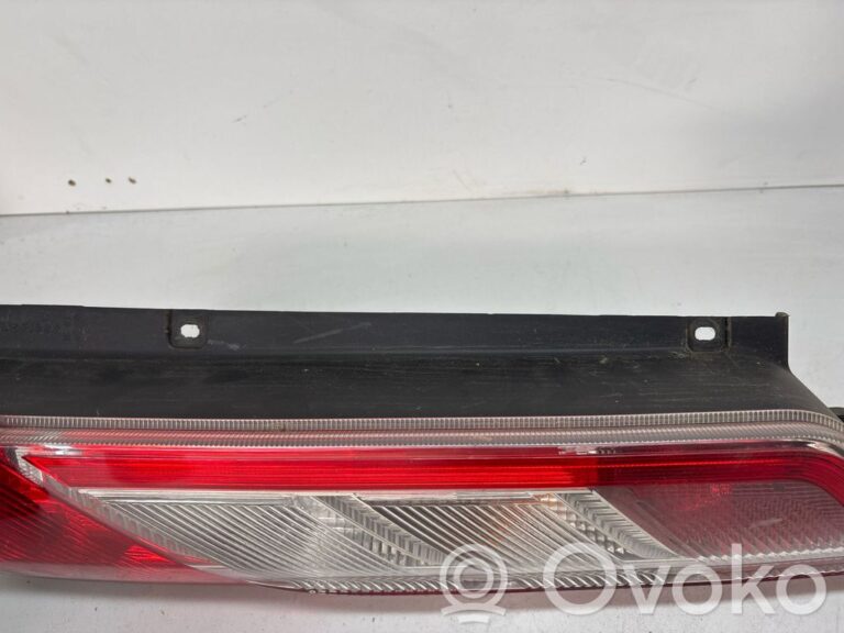 0019772567ffea043beb3f05f440b773-90b3da69815f6d2e7c9de62bab8de0ad_rear_tail_lights