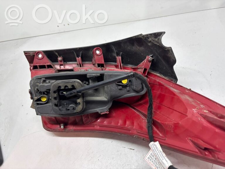 0051c39e53c1db9ad2546e6a4ec4a64c-ef82303b8bd3252cef5b59dc6b429359_rear_tail_lights