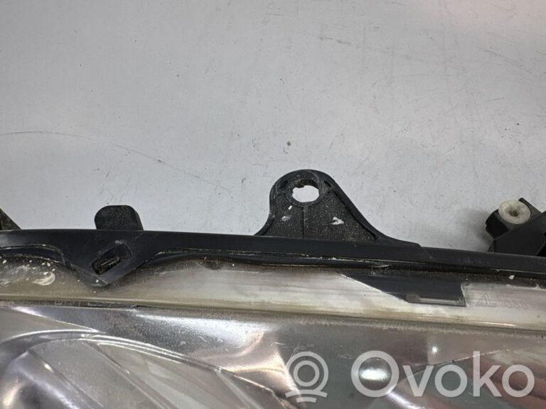0080b461340b7123e9aed064cc706e2c-90805d9921585e92ee5e4670855a9ae4_headlight_headlamp