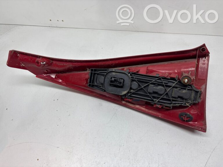 028f00b72fde184be08090bef8761b85-40f9f19c033e49ce1e9e2c3a4cc510f1_rear_tail_lights