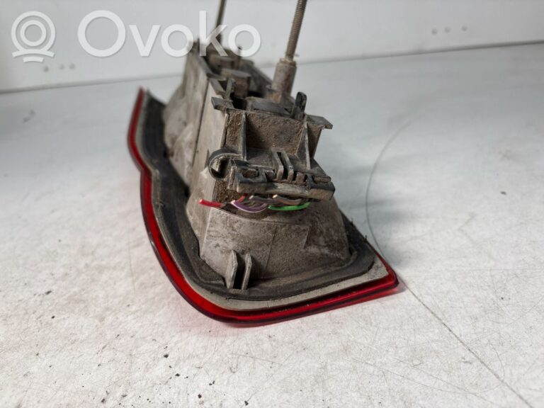 02cca3f9389f59c0261cb0e2d5377e0d-f37d651c78694189420976b6b4dcd3a6_rear_tail_lights