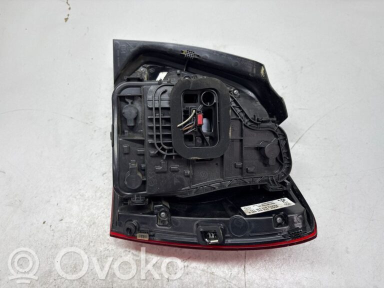 0363addc0fd08b87c723a2dbb930a530-c852f107083268819b206d7b6169f2f2_rear_tail_lights