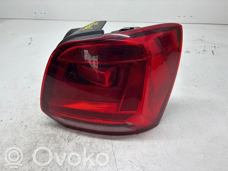 0387bb07e5f5d9ac6f17051c8c544221-0a2d17f02f43116329baa14d9c2fca55_rear_tail_lights