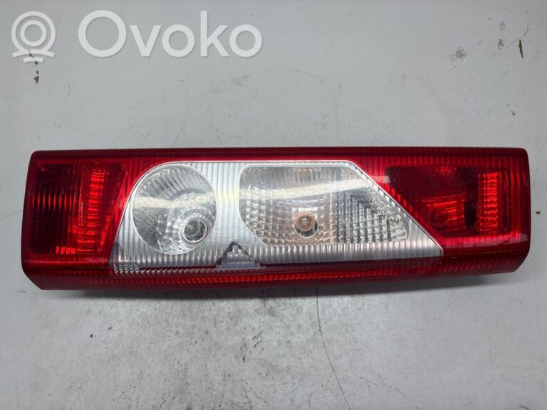038a22efb77d9163532339a47e60e0b0-300976d3b5d395fb6ef096f1ef020f48_rear_tail_lights