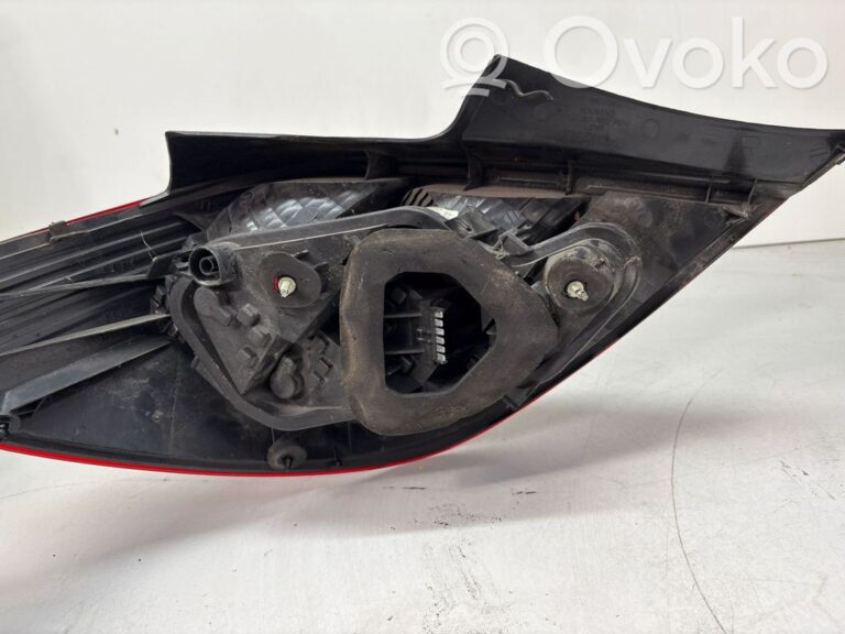 03cdf8501729c3702e09c676a7f3cd35-12f480034b07e18f6e86e37ad63c8abe_rear_tail_lights