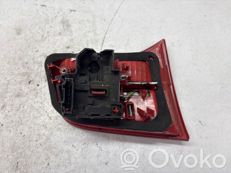 0440309cacfbd55198a308d5586eda50-0dd120704ca18d07b6f930117b1ec4ee_tailgate_rear_tail_lights