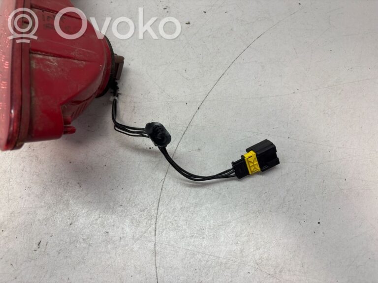 044988e5bf3cf9944ab626f1d892aeda-205c90d9187beec1343b3eb1d4b58823_rear_tail_lights