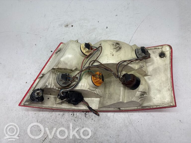 059546d592c2a737f3f8b9610c6521bc-f77fe9b8ef90f6bb674b159f61058d63_rear_tail_lights