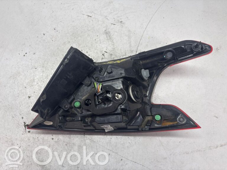05a856279b5ae1b4db549dabdea74377-9ac42e52e3ef93fc0bc8b9487d136fb3_rear_tail_lights