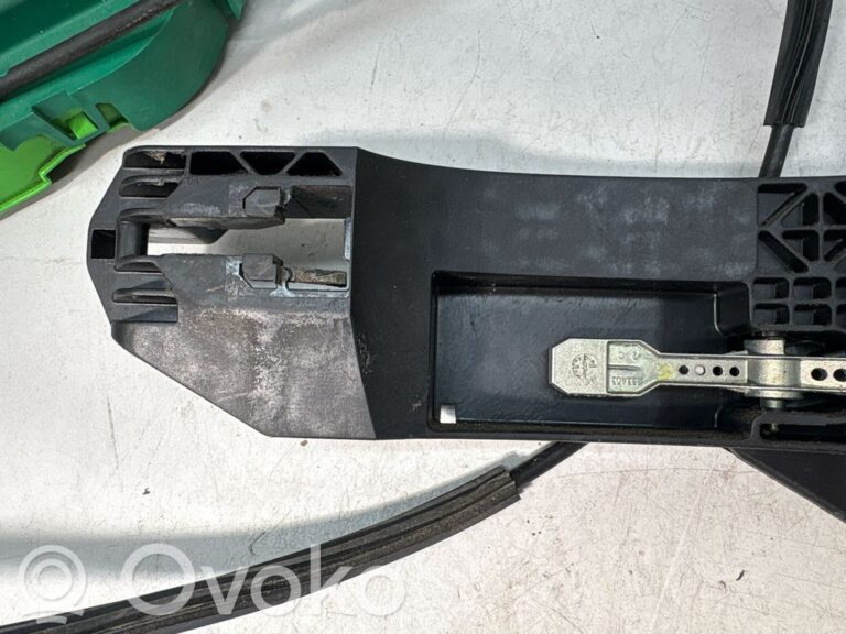 062bc6a07ee5c2442a2a564b73015cb8-6bbae98c43ca92d965ba6b564e5405fa_front_door_exterior_handle
