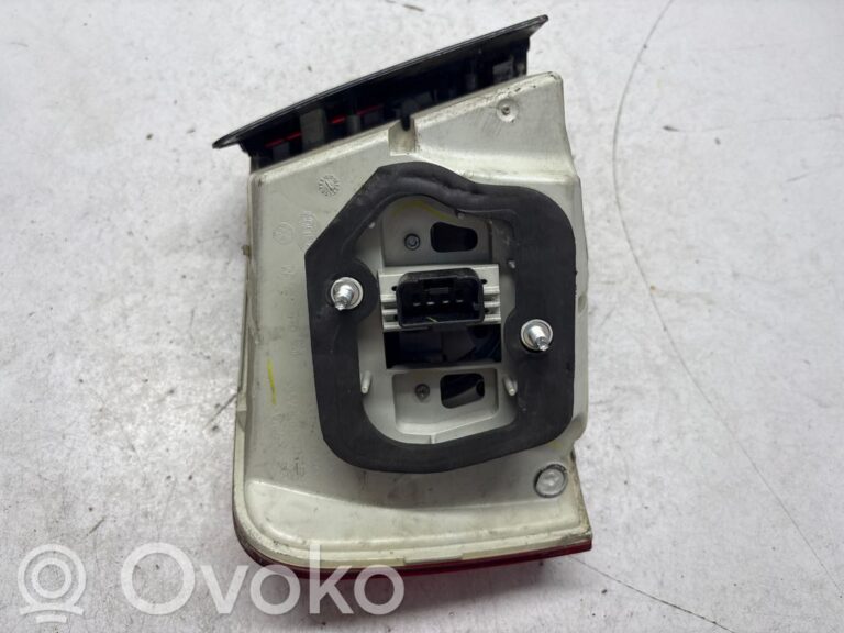 064c115c7748fc71acf930e5ea25cee6-f8e894568a3ceb2d0e2556d24add55b2_rear_tail_lights