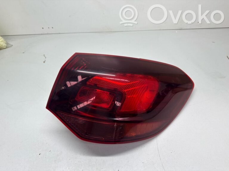 0737ed944fe23846051832a53bcfe850-8e8f862a8c6ab8e1097bb9d2b00e70e1_rear_tail_lights